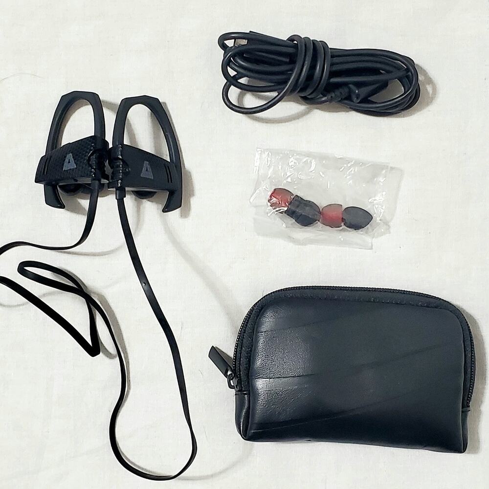 Trakk Carbon In-Ear/Over Ear Sports Bluetooth Headphones Sweat & Splash Proof